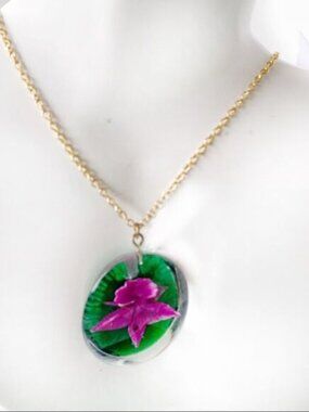 Vintage floral purple orchid Reverse carved lucite pendant necklace 18” L